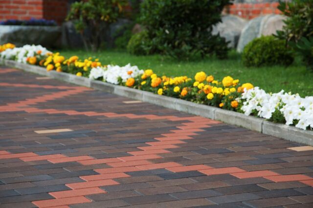 The sides of the driveway, however, if decorated well will add a classy pizzazz to the entry of your house.